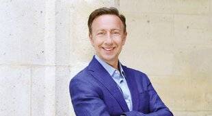 Télé Star 2554 Stéphane Bern “ Cette élection, c'est un peu les Miss France du patrimoine ! ”