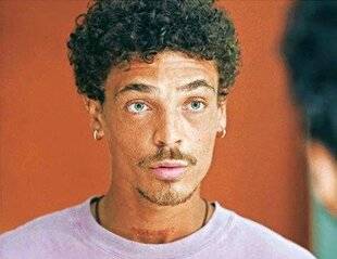 Télé Star 2558 Baptiste nage entre deux eaux