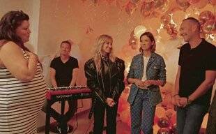 Télé Star 2564 Isabelle Ithu rburu '' J'aurais bien aimé voir débarquer DiCaprio chez moi ! ''