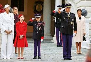 Télé Star 2566 Tenues d'apparat