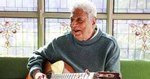 Télé Star 2581 “ Mes petits-enfants me malmènent un peu, mais j'en rigole ”