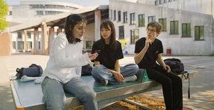 Télé Star 2581 Les armes de défense des chaînes télé