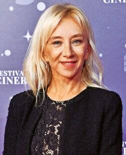 Télé Star 2585 Sylvie Testud “ J’apprends à mes enfants qu’on ne regarde pas les gens de haut ”