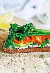 Télé Star 2591 Tartines de saumon, avocat et brocolis Bimi