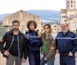 Télé Star 2592 Crimes à Cluny