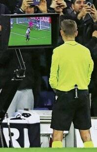 Télé Star 2594 La VAR dans le football : késako ?