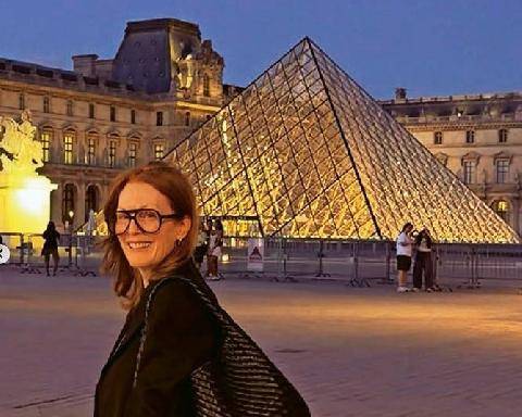Télé Star 2602 Une touriste à Paris