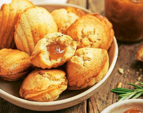 Télé Star 2604 Madeleines au romarin fourrées à la confiture de mirabelles de Lorraine IGP