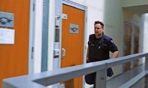 Télé Star 2609 La Santé : une prison sous tension