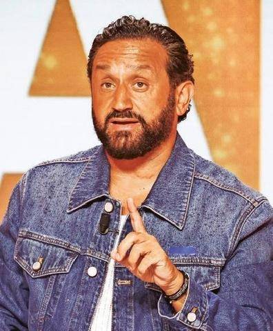 Télé Star 2611 Hanouna, en «Baba» Noël
