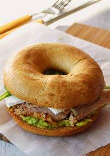 Télé Poche 2778 Bagel à l'avocat et aux cuisses de poulet fermier
