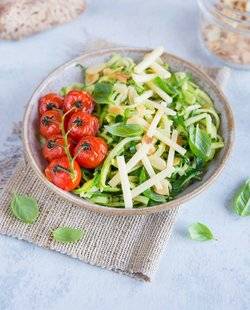 Télé Poche 2781 Salade de courgettes à l'emmental
