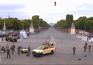 Télé Poche 2789 LE SOLDAT DU FUTUR SURVOLE PARIS !