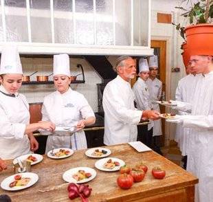 Télé Poche 2806 Le festin des riches chez les riches
