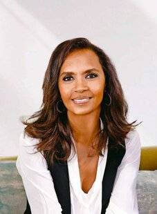 Télé Poche 3094 Karine Le Marchand : “J'AIMERAIS BEAUCOUP INTERVIEWER DONALD TRUMP ET LE PAPE”