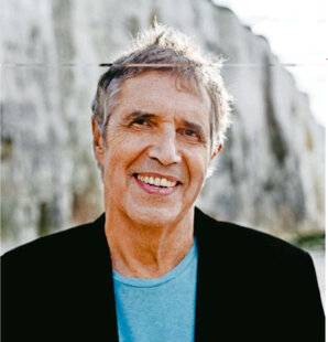 Télé Poche 3095 Julien Clerc : ''AVEC MON FRÈRE GÉRARD, ON ÉTAIT AUSSI FUSIONNELS QUE DIFFÉRENTS…''