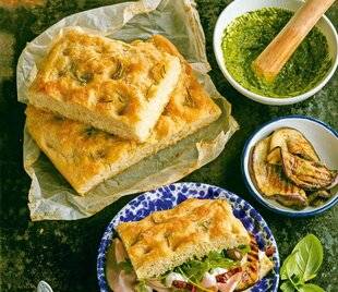 Télé Poche 3099 Focaccia al pesto genovese, stracciatella et mortadelle