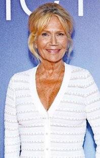 Télé Poche 3127 Clémentine Célarié : ''À 60 ANS, ELLE DÉCIDE DE PASSER SON BAC !''