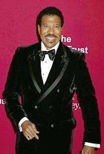 Télé Poche 3136 Lionel Richie“J'AI PENSÉ ME FAIRE PRÊTRE !”