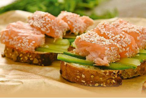 Télé Poche 3157 Bruschetta de saumon au sésame et épices grillées