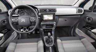Auto Plus 1468 Elle bouscule les codes