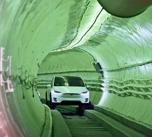 Auto Plus 1584 Tesla s'envoie sous terre