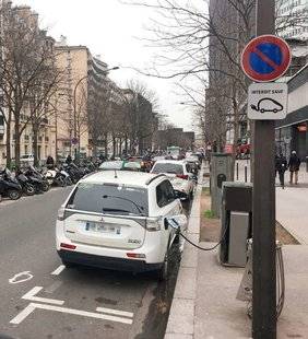 Auto Plus 1590 L'Etat met le paquet sur l'électrique