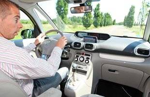 Auto Plus 1592 Votre GPS va-t-il tomber en rade ?