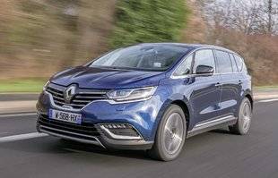 Auto Plus 1592 Des chevaux dans l'Espace