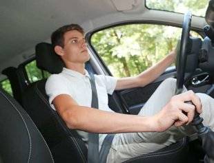 Auto Plus 1593 “L'assureur vient de me virer sans raison. Je n'ai eu aucun sinistre depuis des lustres. C'est légal ?”