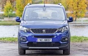 Auto Plus 1594 Rifter, Berlingo, Combo - Les trois cousins ludospaces vus par leur vendeur : qui défend le mieux “sa” version ?