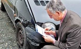 Auto Plus 1598 “L'expert de mon assureur retient un montant de travaux inférieur à celui du carrossier. En a-t-il le droit ?”