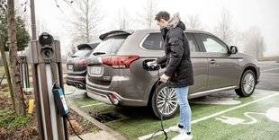 Auto Plus 1602 Mitsubishi Outlander PHEV - 230 ch
