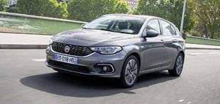 Auto Plus 1609 UNE COMPACTE À TARIF SERRÉ