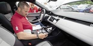 Auto Plus 1613 L'Evoque se hisse très haut