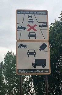 Auto Plus 1614 Carrefour bloqué : gare aux PV !