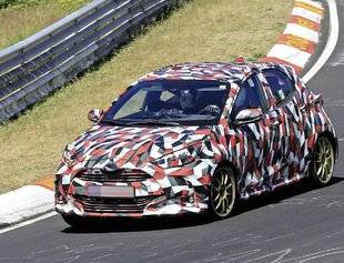Auto Plus 1616 Toyota prépare sa Yaris