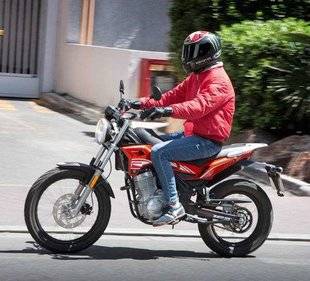 Auto Plus 1616 Plaisirs tout-terrain
