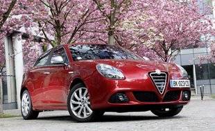 Auto Plus 1618 Alfa Romeo Giulietta (2010-…)