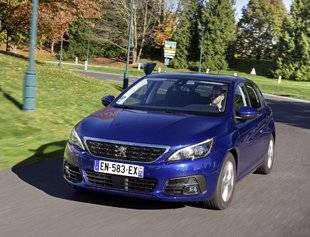 Auto Plus 1618 Peugeot 308 1.5 BlueHDi - 130 ch