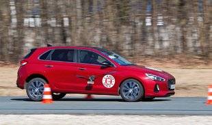 Auto Plus 1624 Quelles compactes freinent le mieux ?