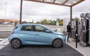 Auto Plus 1627 Cette semaine la nouvelle Renault Zoe R 135