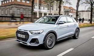 Auto Plus 1631 En tenue d'aventurière