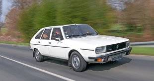 Auto Plus 1633 2 litres sous le pied