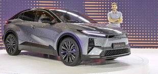 Auto Plus 1909 Les voitures de la semaine : le Toyota C-HR+ s'attaque au Peugeot E-3008