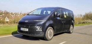 Auto Plus 1917 On a tout essayé ! : Le Hyundai Staria Hybrid 9 places de 225 ch