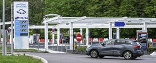 Auto Plus 1918 Les news : RÉSEAU DE RECHARGE PUBLIC - Bornes partout, tarifs flous ?