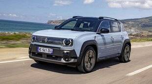 Auto Plus 1920 Comme la R5… en plus pratique et plus mature