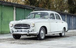 Auto Plus 1920 Auto Plus Classiques : La Peugeot 403 berline (1955)