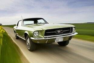 Auto Plus 1921 Auto Plus Classiques : La Ford Mustang restylée (1966)